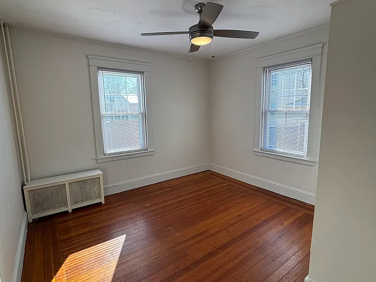 580 Admiral St — Photo 9