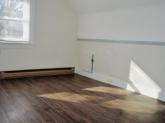 3rd image of 2424 Maplewood Ave #3