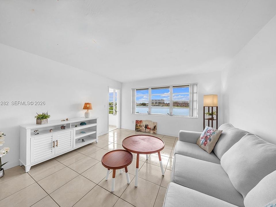 1st image of 1530 NE 191st St APT 306