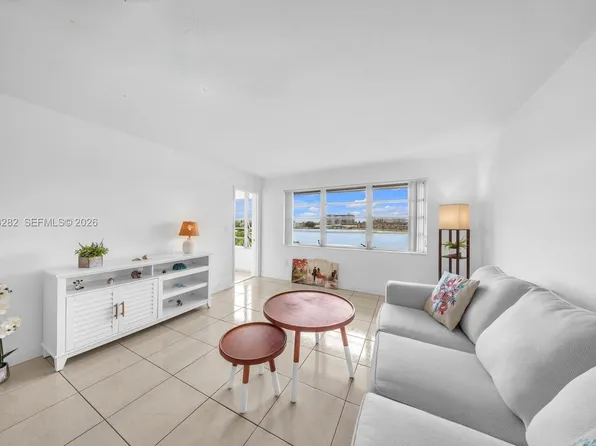 1530 NE 191st St APT 306, Miami, FL 33179