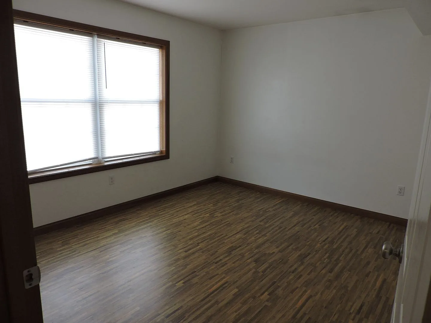 Beautiful Apartments Located 2 Blocks From Penn West Campus — Photo 4
