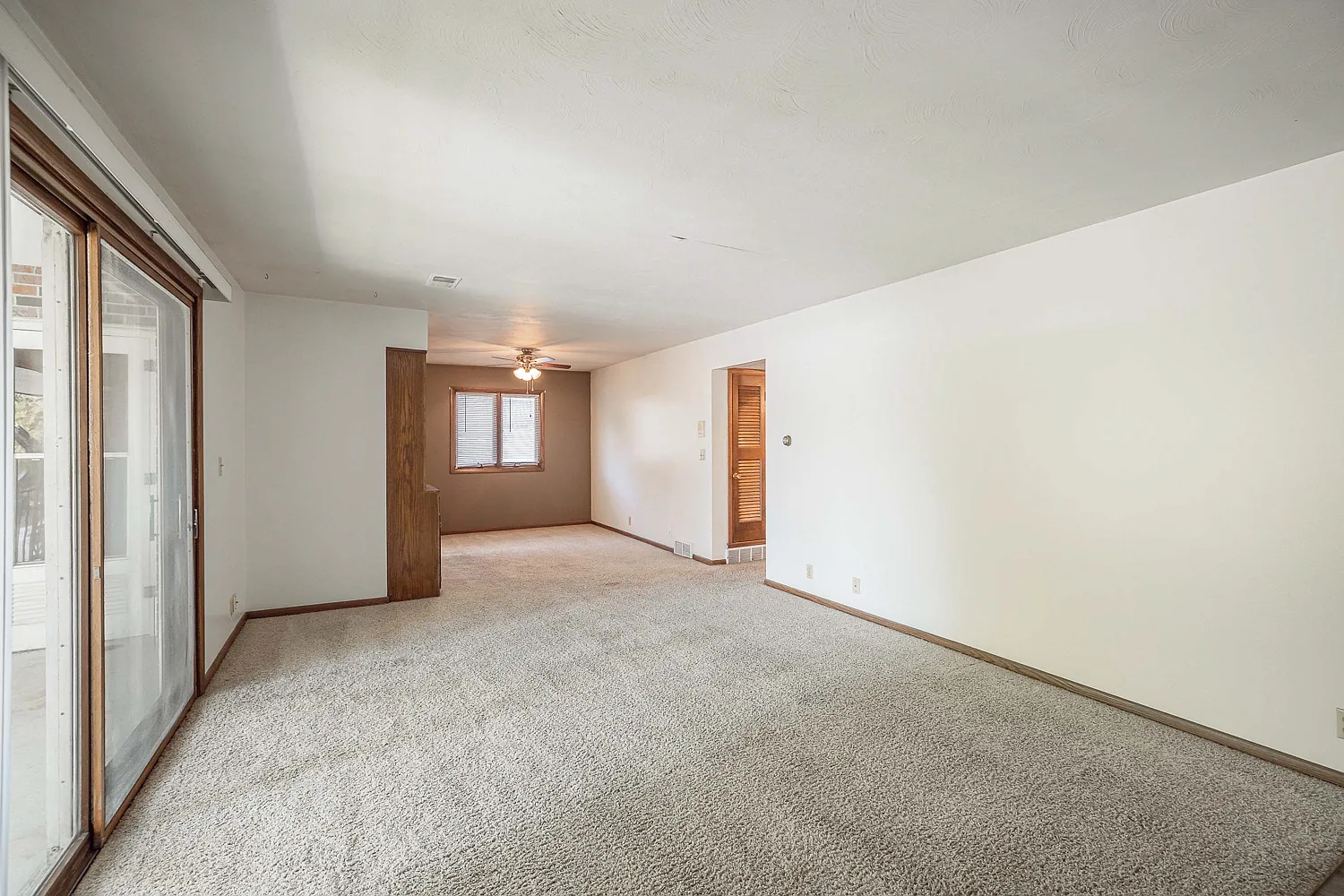 2 bed, 1143 sqft, $949 — Photo 3
