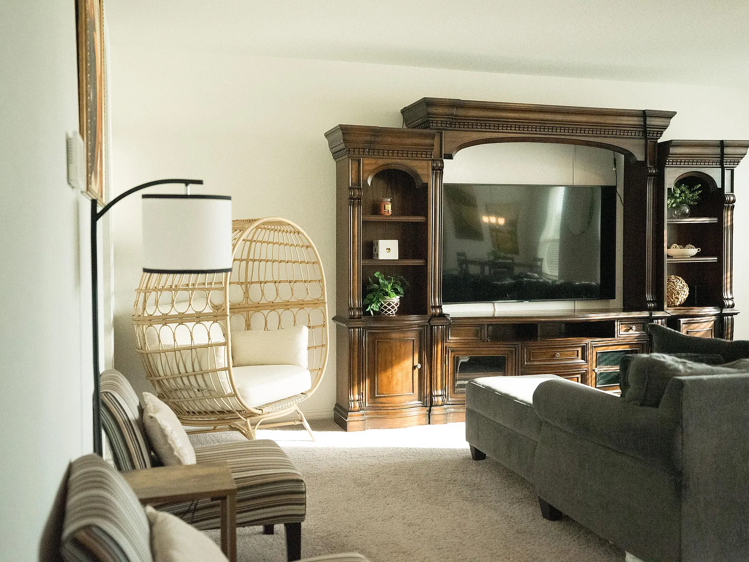 4 bed, 2.5 bath, 2556 sqft, $810 — Photo 3