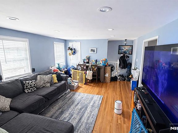 5th image of 118 Darwin Ave #30