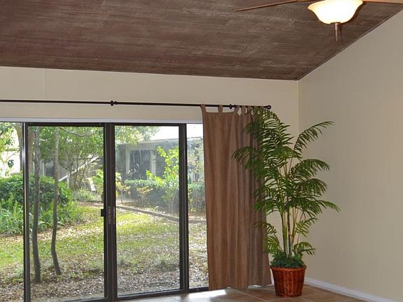 Spacious Greatroom with Valuted Ceiling