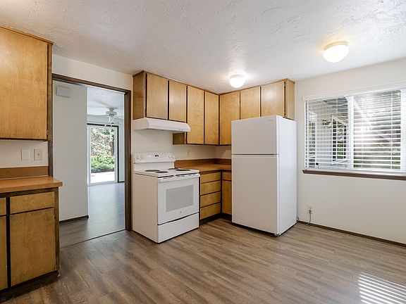 5th image of 19968 Double Tree Ct