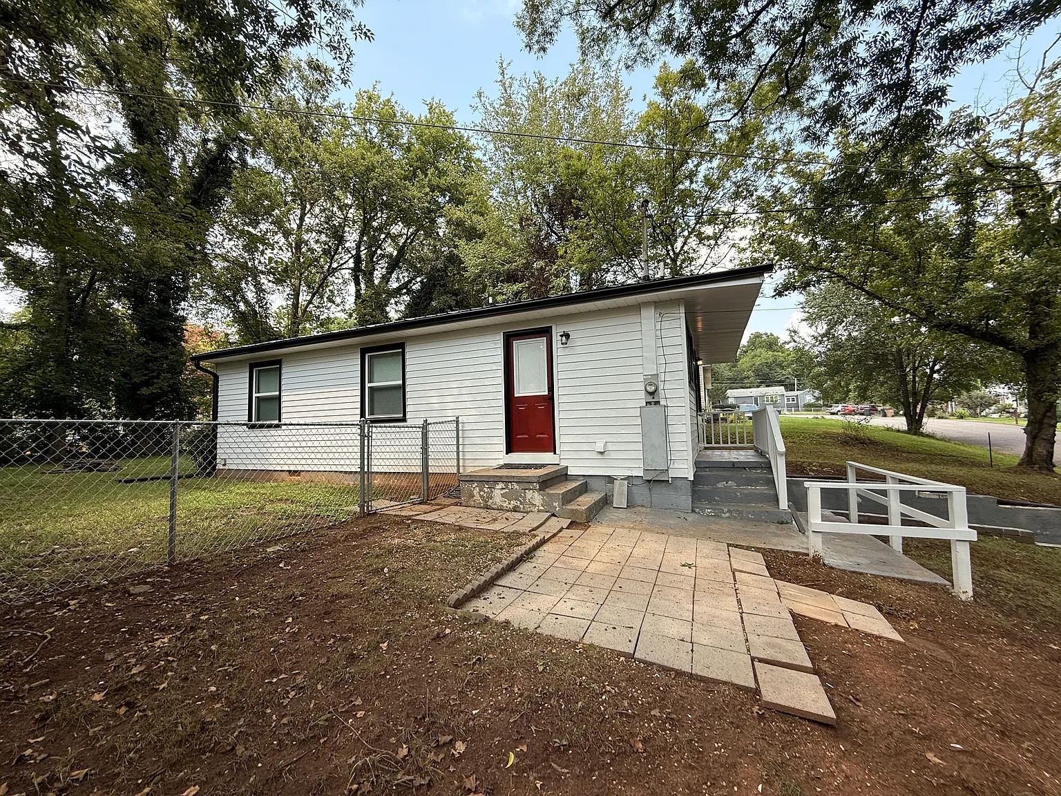 3 bed, 1200 sqft, $1,850 — Photo 3