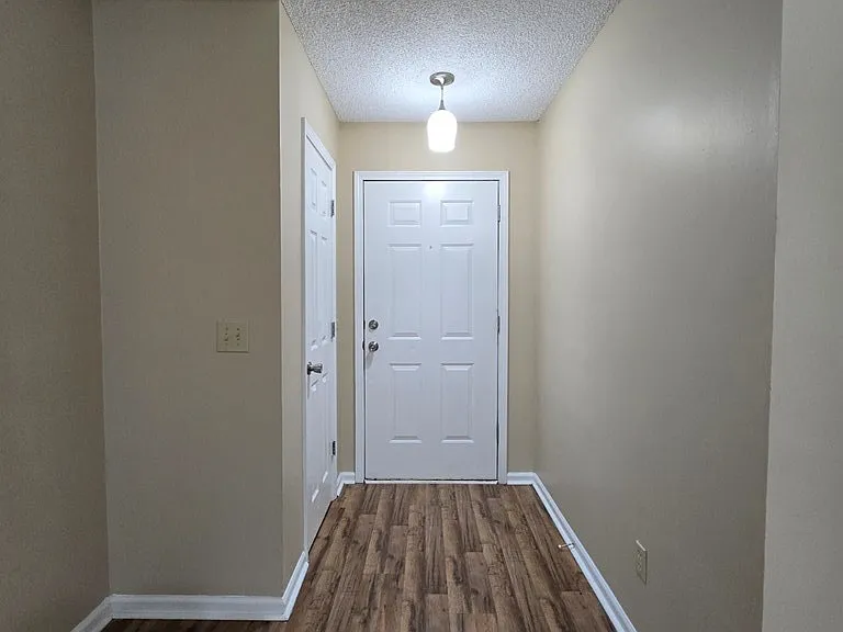 1520 Crowndale Dr — Photo 2