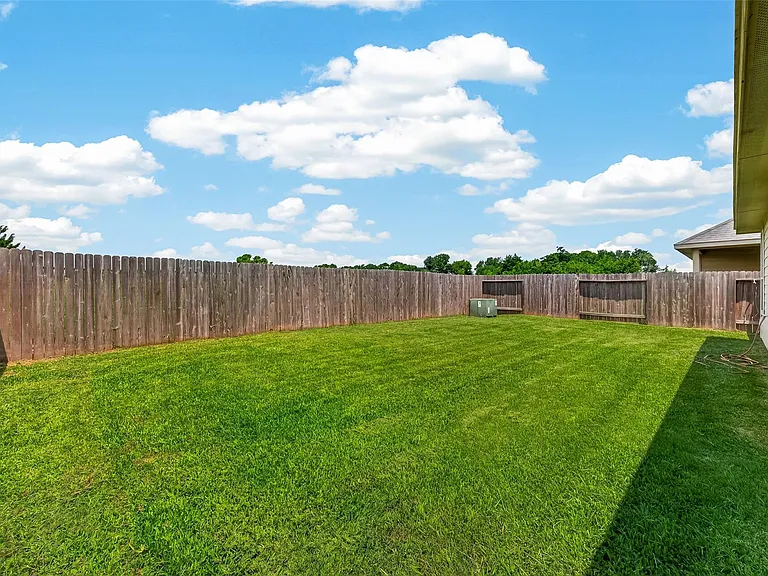 1251 S Maple Dr — Photo 24