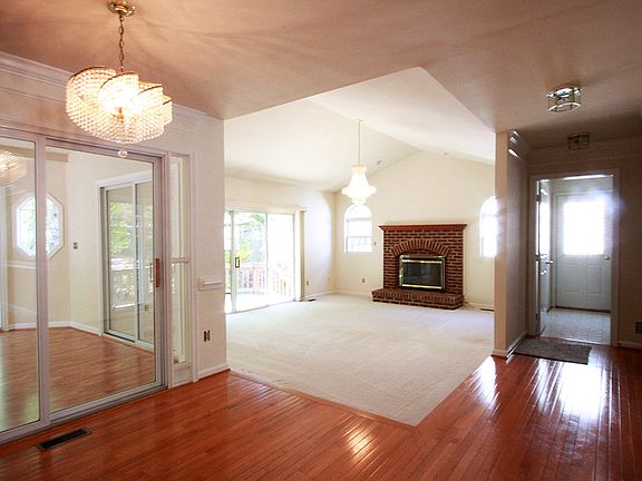 Family Room w/Fireplace