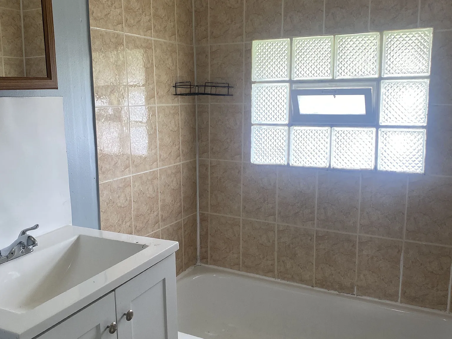 2 bed, 768 sqft, $850 — Photo 2