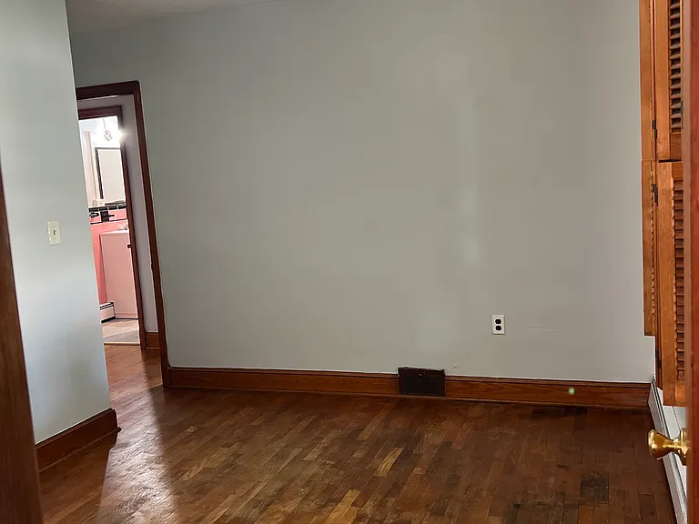 112 Lambden Ave — Photo 6