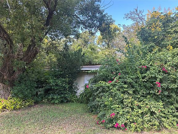 3rd image of 112 Mission Hills Ave