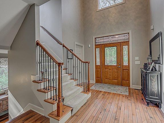 2nd image of 3307 Hickory Creek Dr