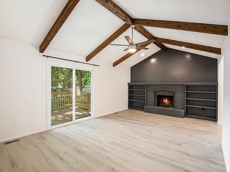 309 SE Brownfield Dr — Photo 10