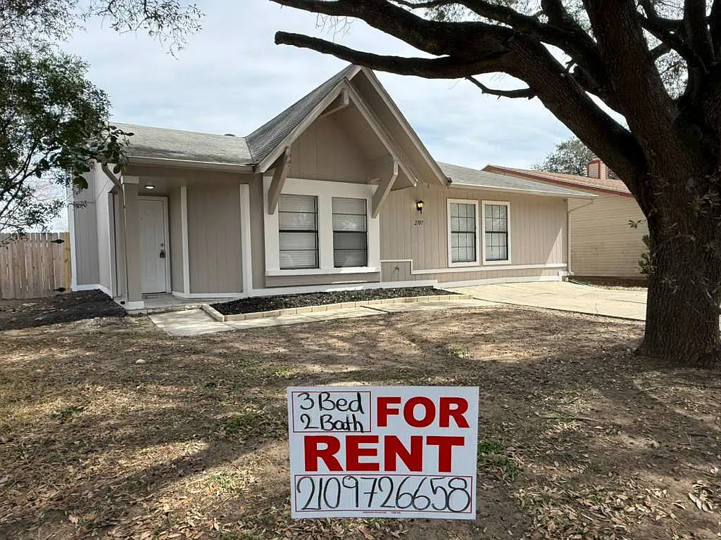 Building Photo - 2707 Alan Shepard Dr