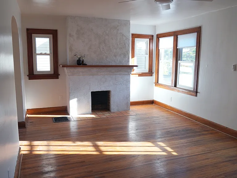 2763 Indianola Ave — Photo 3