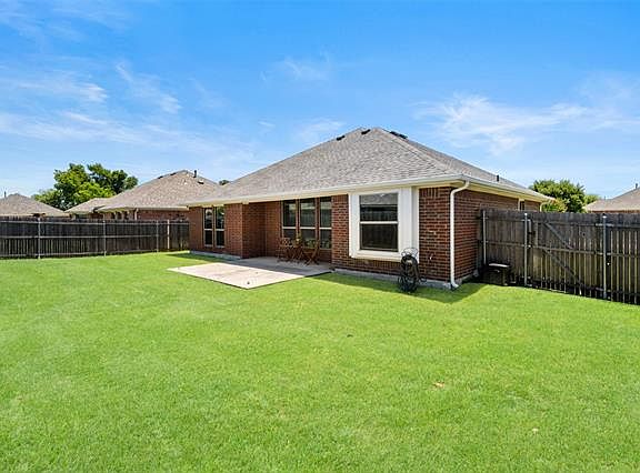 3rd image of 337 Ferndale Pl