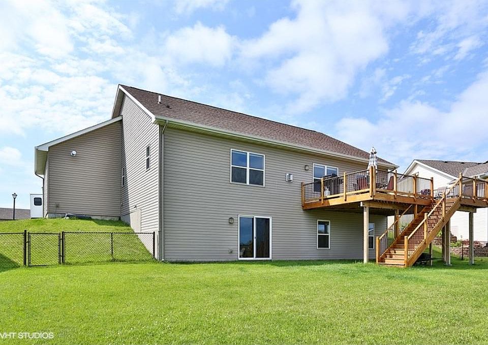 2nd image of 216 Douglas Dr
