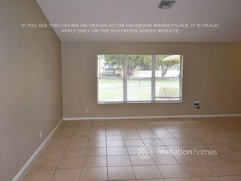 2634 Yarmouth Dr — Photo 2