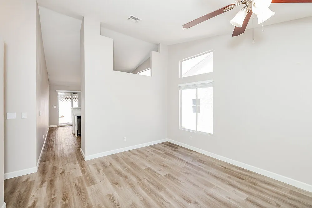 3 bed, 2.0 bath, 1161 sqft, $1,830 — Photo 4