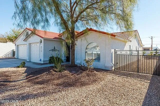 3 bed, 2.0 bath, 1480 sqft, $3,000 — Photo 2