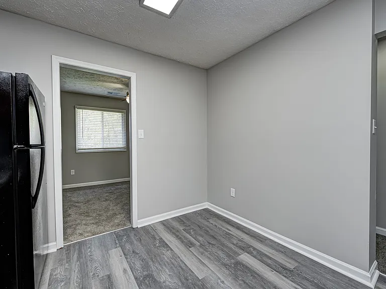 Ivy Knoll Apartments — Photo 42