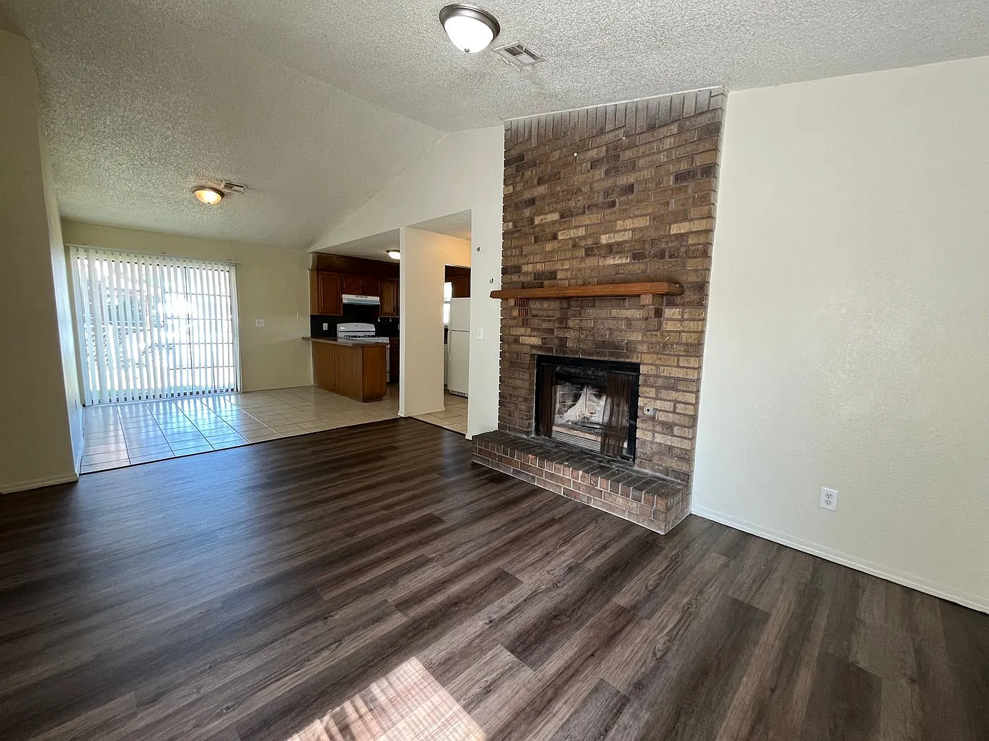Cozy 3 Bedroom duplex In A Cudesac!! — Photo 4