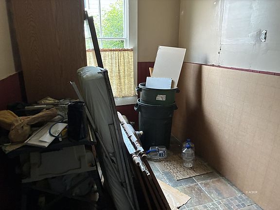 5th image of 675 Sycamore St