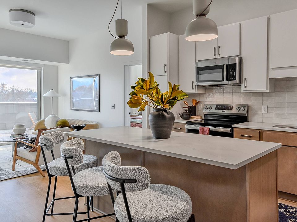 Designer kitchen at The Hallon II apartments in Hopkins, MN