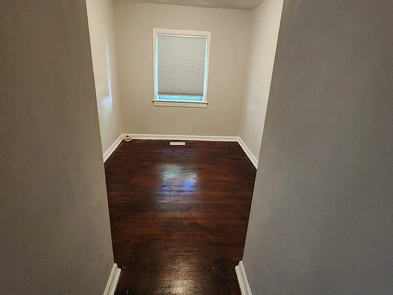 122 Moffatt Ave — Photo 9