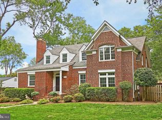 6706 Haycock Rd, Falls Church, VA 22043