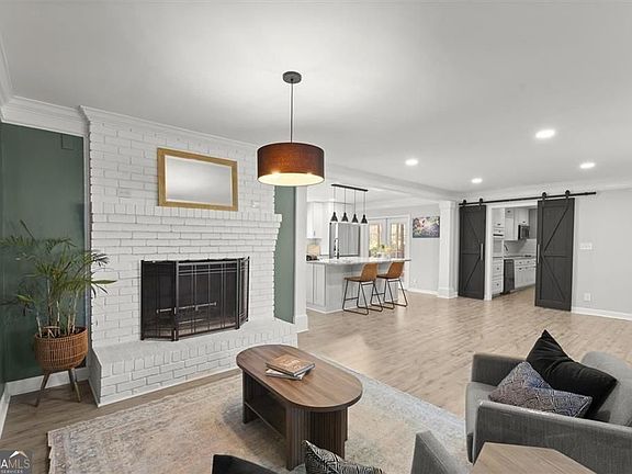 5th image of 146 Lancelot Way