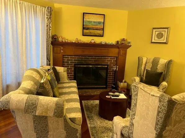 128 Parker St APT 2D, Acton, MA 01720