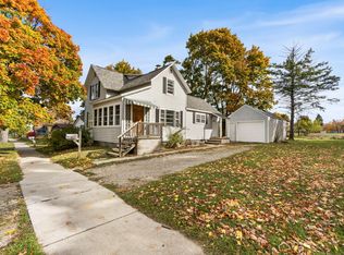 214 N East St, Cheboygan, MI 49721