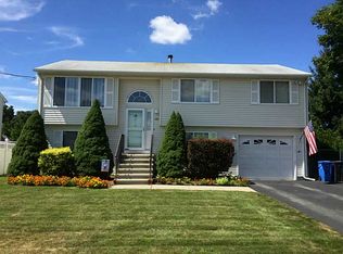122 Ashley St, Cranston, RI 02920