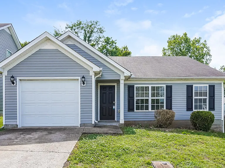 913 Birchmill Point S — Photo 1