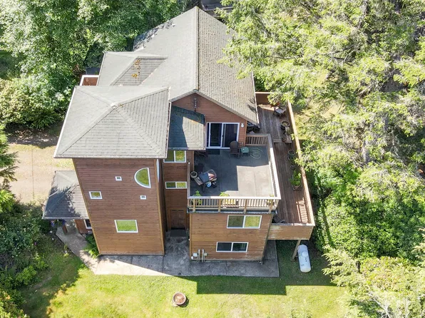 5880 9th St W, Tillamook, OR 97141