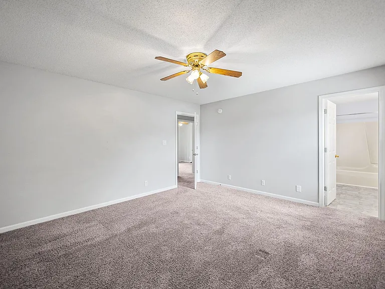 1115 Thornberry Dr — Photo 17