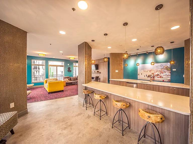 Aqua Lounge