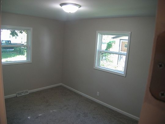 5th image of 404 S Hazel St