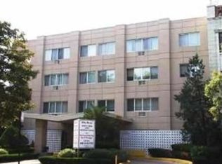 7334 N Ridge Blvd #P-1, Chicago, IL 60645