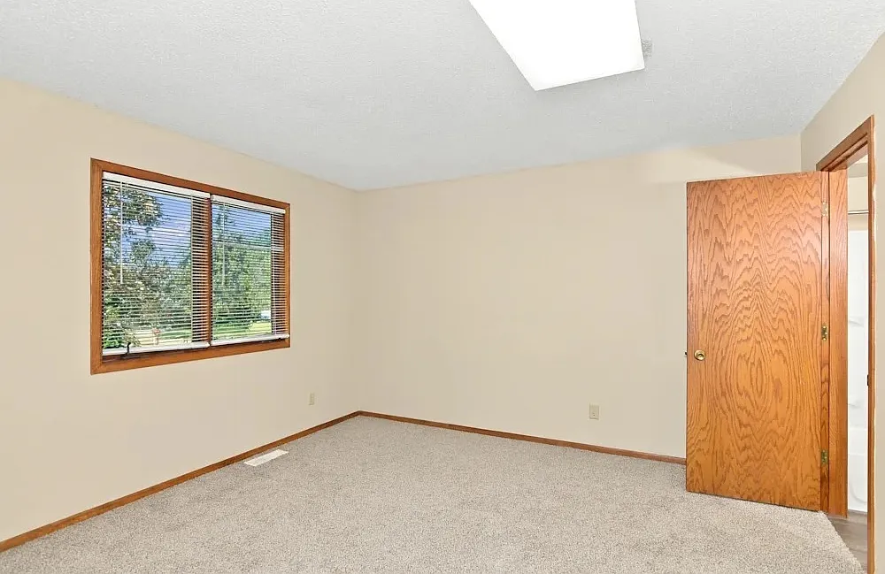 3 bed, 1.5 bath, 1692 sqft, $1,320 — Photo 3