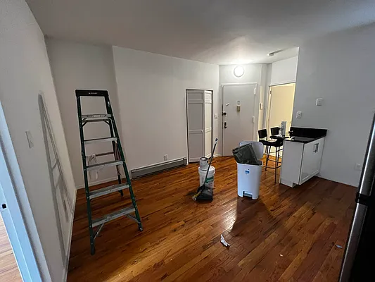 Rented by Salon Realty Corp | media 13