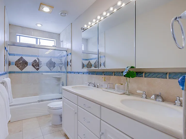 25425 Mandarin Ct — Photo 17