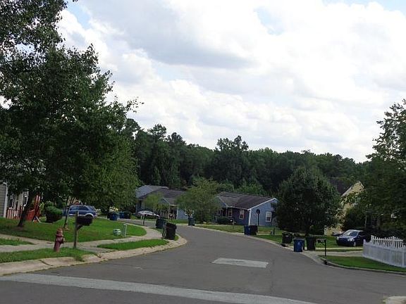 3rd image of 204 Kaitlin Dr