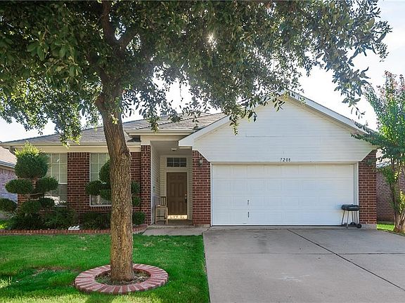 3rd image of 7208 Park Creek Cir W