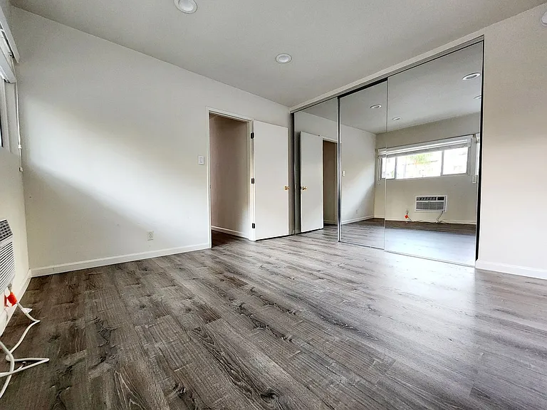 542 Glenrock Ave — Photo 6