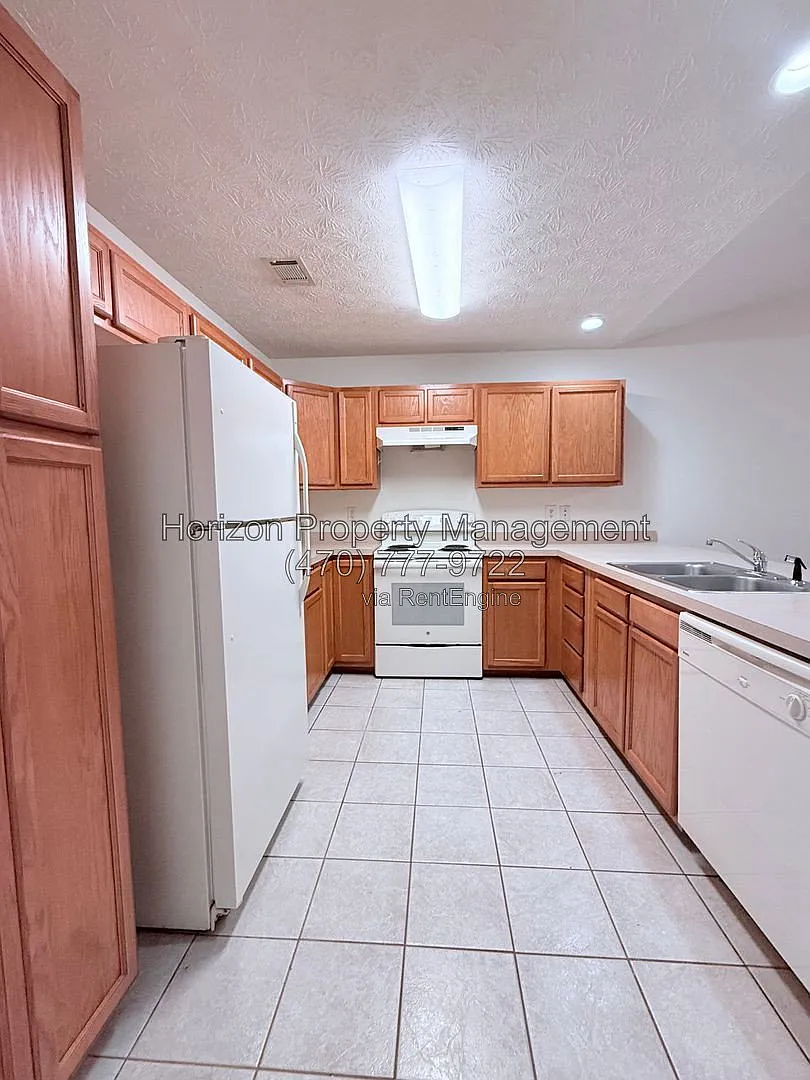 2 bed, 2.0 bath, 1080 sqft, $1,650 — Photo 3