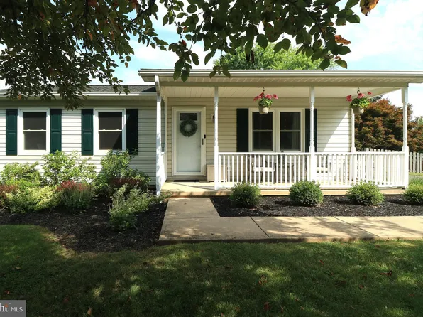 164 Arbor Bluff Dr, Pleasant Gap, PA 16823